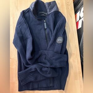 Canada goose sweater like new